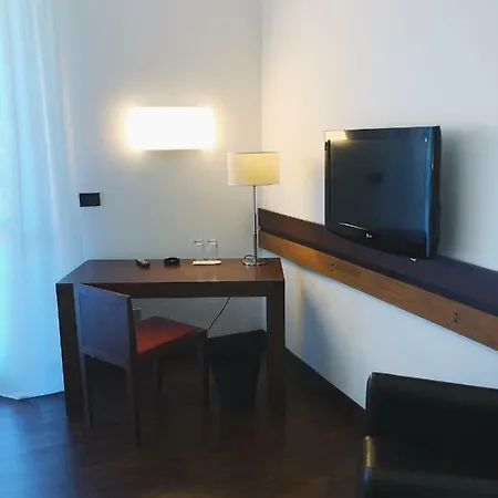Meeting 4* Τσεζένα